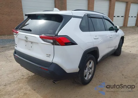 2021 Toyota Rav4 Xle z USA, uszkodzony, nr VIN 2T3P1RFVXMW141100